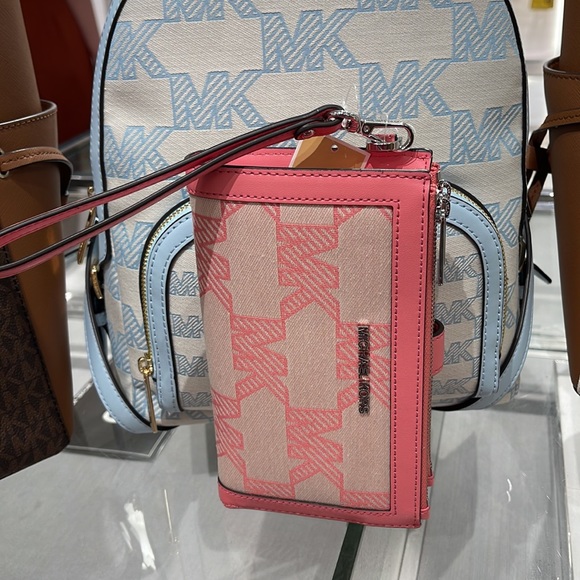 MICHAEL KORS JET SET TRAVEL 35S3GTVW7J LIGHT SAGE LG DOUBLE ZIP WRISTLET-WALLET - Picture 16 of 16